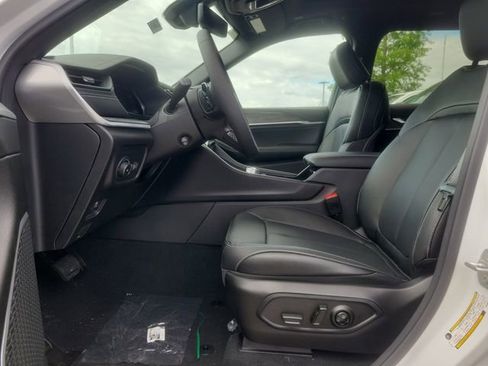 New 2026 Jeep Grand Cherokee Limited AWD/4WD image 11