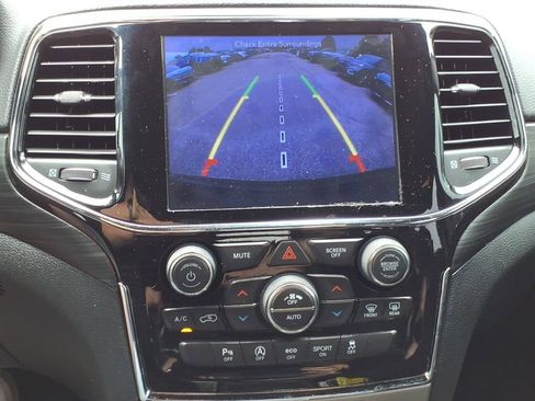 Used 2019 Jeep Grand Cherokee Altitude AWD/4WD image 17