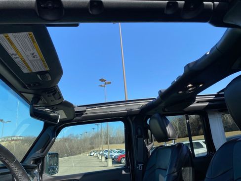 Used 2023 Jeep Wrangler Sahara image 22