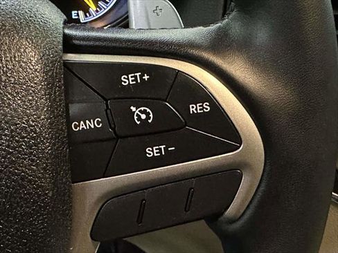 Used 2017 Jeep Grand Cherokee Limited image 22