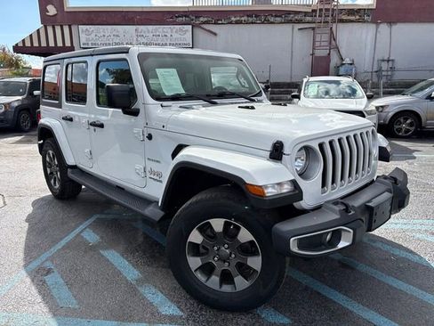 Used 2018 Jeep Wrangler Unlimited Sahara AWD/4WD image 2