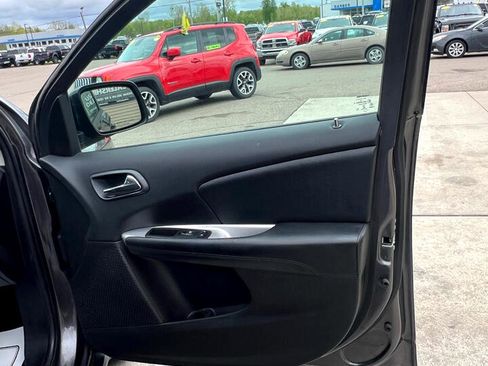 Used 2017 Dodge Journey SE image 16