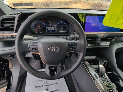 Certified 2025 Toyota Crown Signia AWD/4WD image 27