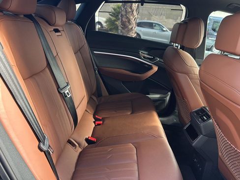 Used 2022 Audi e-tron Prestige image 13