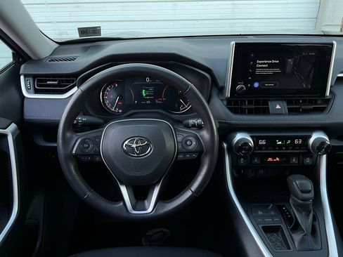 Used 2025 Toyota RAV4 XLE image 14