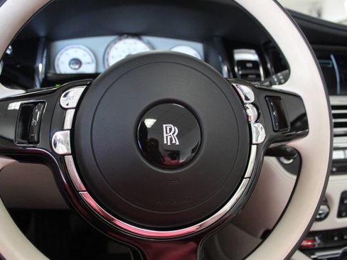 Used 2019 Rolls-Royce Dawn image 16
