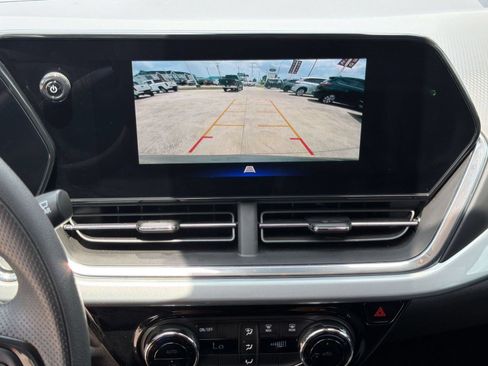 Used 2025 Chevrolet Trax LT FWD image 22