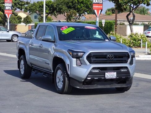 Certified 2025 Toyota Tacoma SR5 AWD/4WD image 3