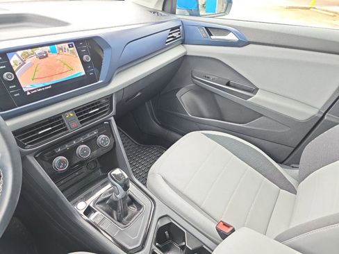 Used 2023 Volkswagen Taos SE image 27