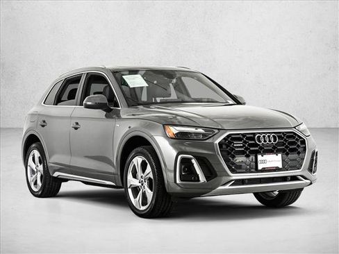 Used 2023 Audi Q5 2.0T Premium Plus w/ Premium Plus Package AWD/4WD image 3