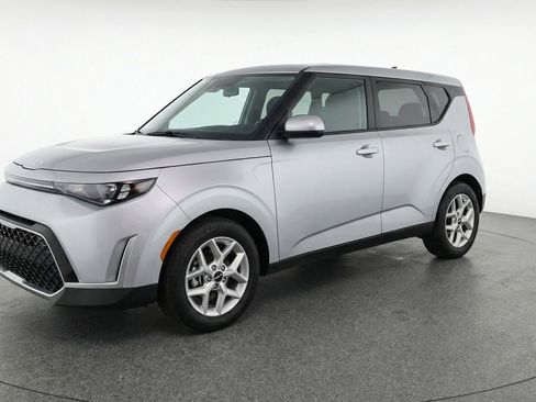 Used 2025 Kia Soul LX w/ LX Technology Package FWD image 3