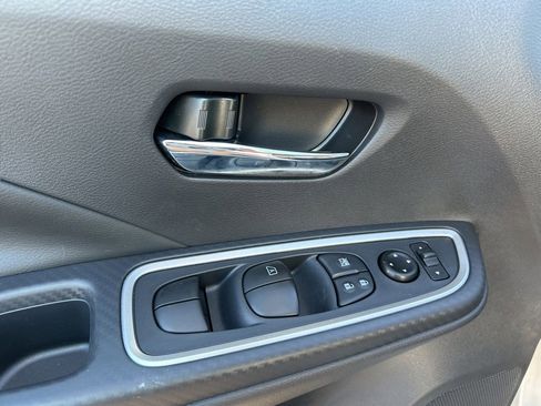 New 2025 Nissan Versa SR image 12