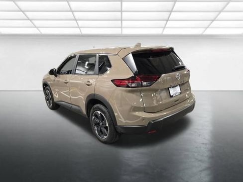 Used 2024 Nissan Rogue SV image 6