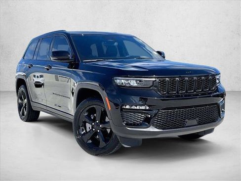 Used 2024 Jeep Grand Cherokee Limited w/ Black Appearance Package RWD image 12