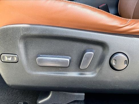 Used 2019 Toyota Highlander Limited Platinum FWD image 33