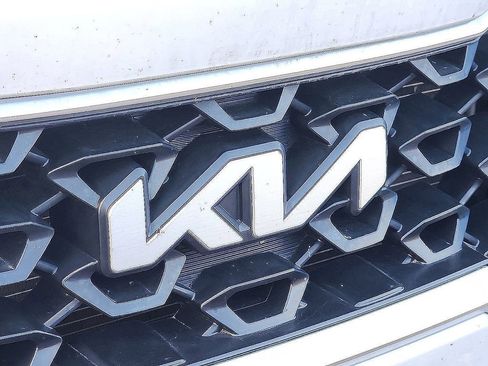 Used 2022 Kia Sorento LX image 33