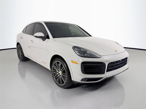 Certified 2022 Porsche Cayenne Platinum Edition image 30