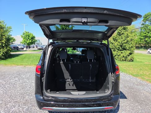 Used 2025 Chrysler Pacifica Select FWD image 26