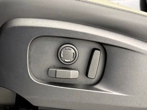 New 2026 Land Rover Defender 110 X-Dynamic SE AWD/4WD image 30
