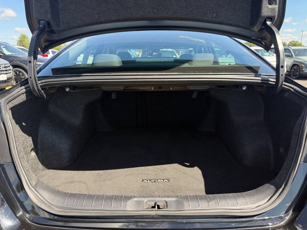 Used 2024 Nissan Altima 2.5 SV FWD image 18