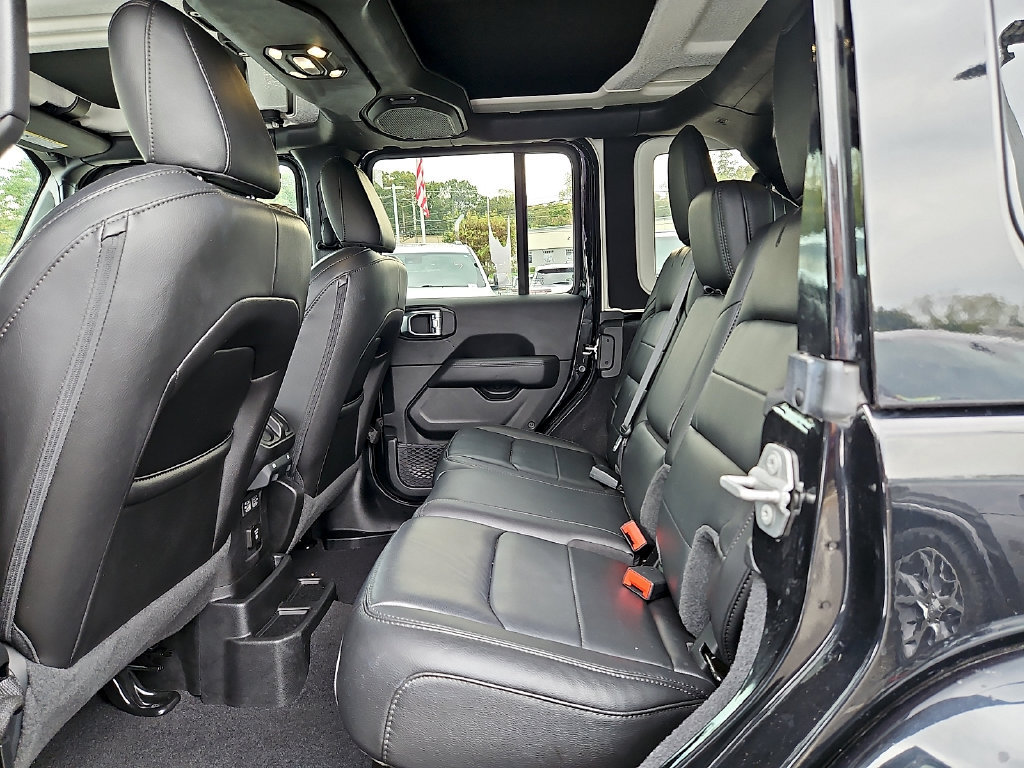 Used 2021 Jeep Wrangler Unlimited Sahara AWD/4WD image 12