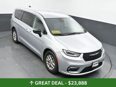 Used 2024 Chrysler Pacifica Touring-L FWD image 39