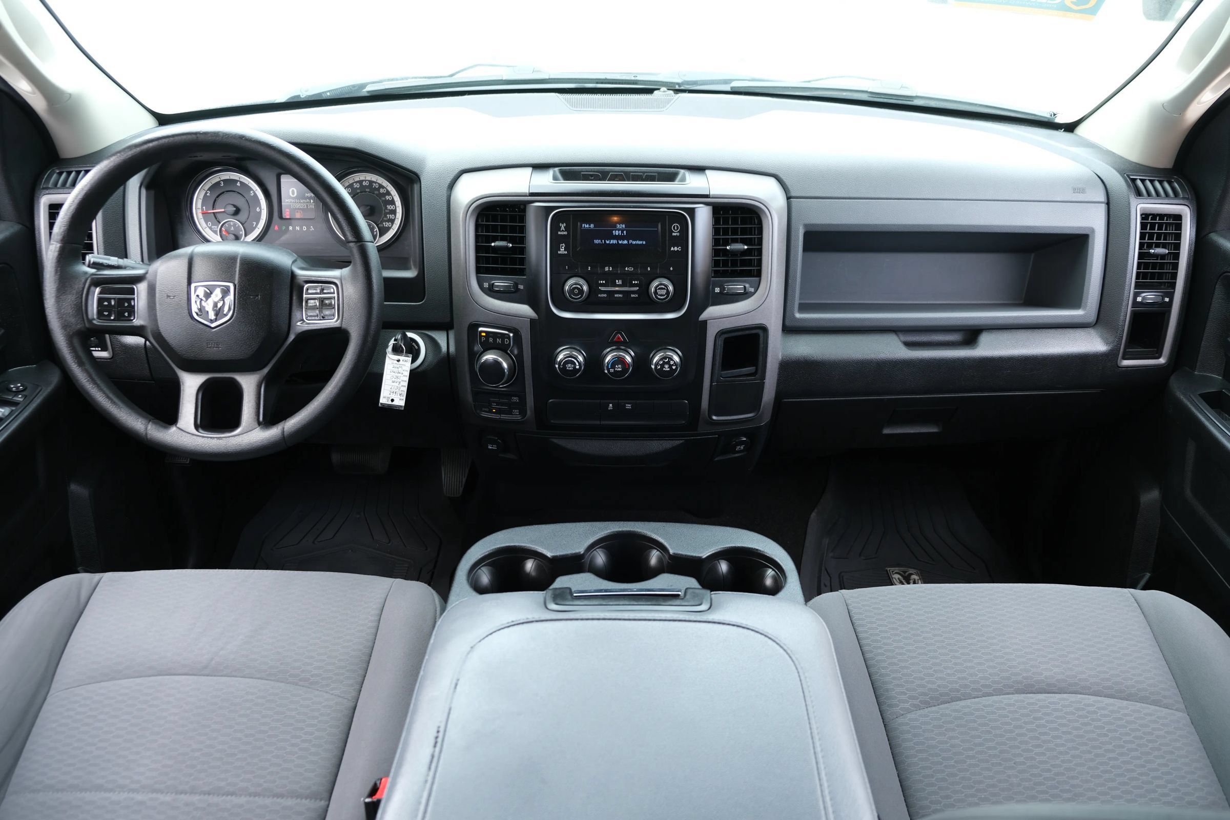 Used 2017 RAM 1500 Express AWD/4WD image 10