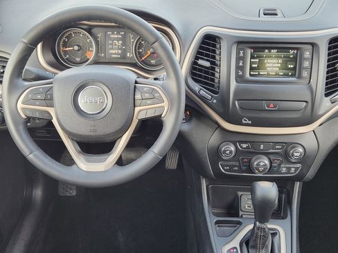 Used 2015 Jeep Cherokee Latitude w/ Comfort/Convenience Group image 26