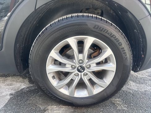 Used 2020 Kia Telluride LX image 11