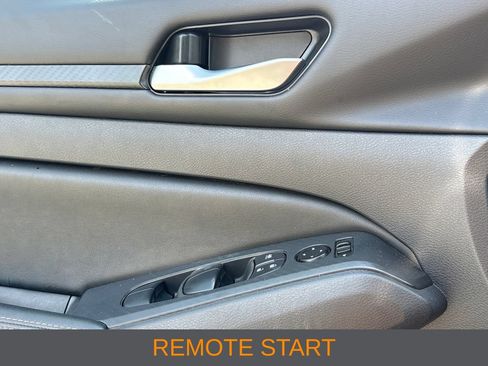 Used 2025 Nissan Altima 2.5 SV FWD image 8