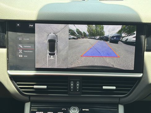 Used 2020 Porsche Cayenne AWD/4WD image 6