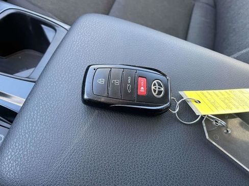 Used 2025 Toyota Camry LE image 31