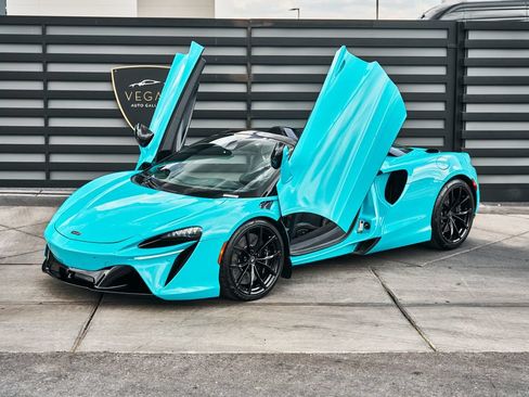 Used 2025 McLaren Artura Spider RWD image 5