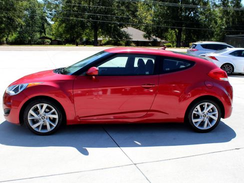 Used 2016 Hyundai Veloster image 5