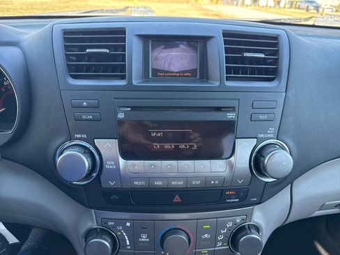 Used 2011 Toyota Highlander 4WD image 21