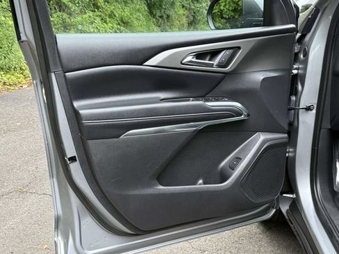 Certified 2025 Chevrolet Traverse LT AWD/4WD image 9