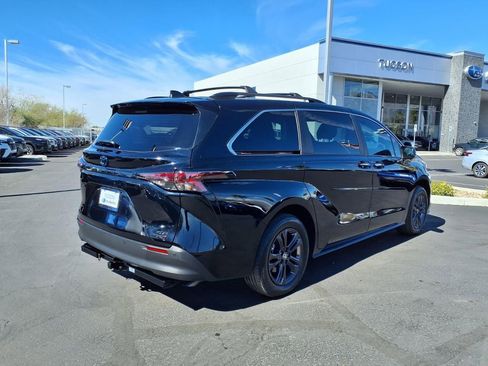 Used 2024 Toyota Sienna XLE Woodland Edition image 14