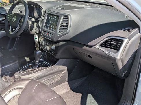 Certified 2022 Jeep Cherokee Latitude w/ Sun & Sound Group image 24