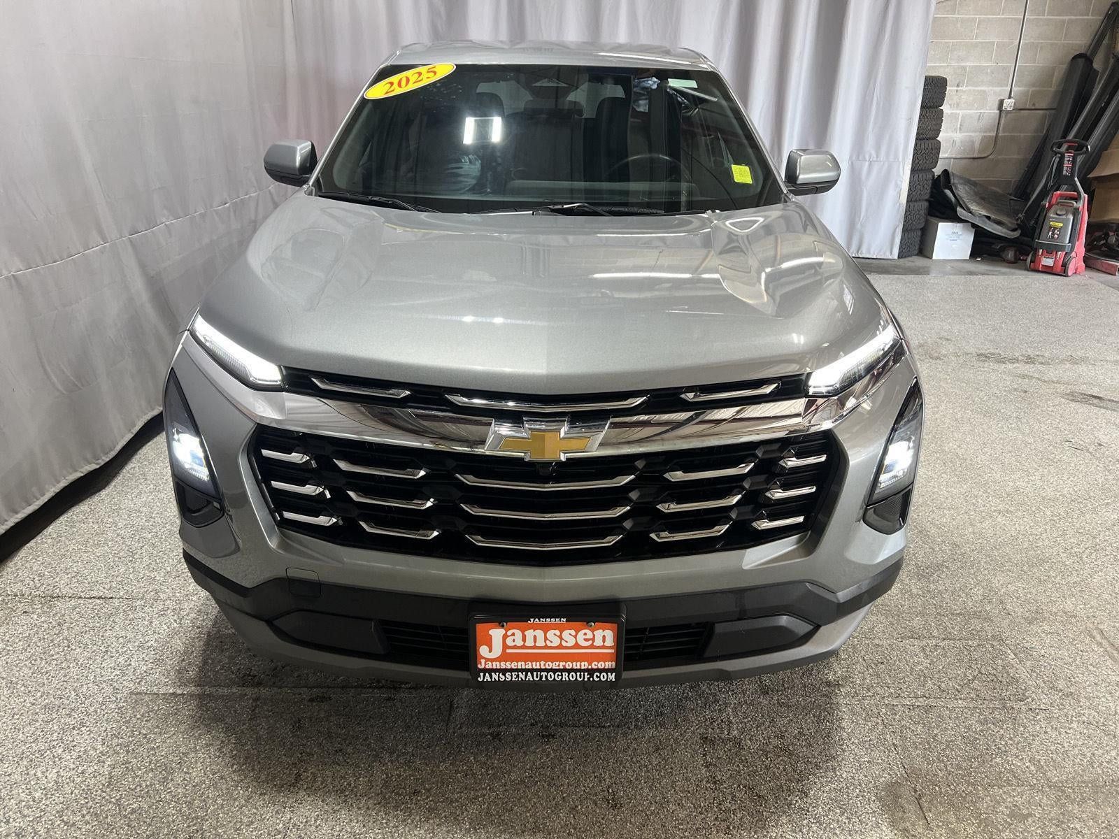 Used 2025 Chevrolet Equinox LT AWD/4WD image 7