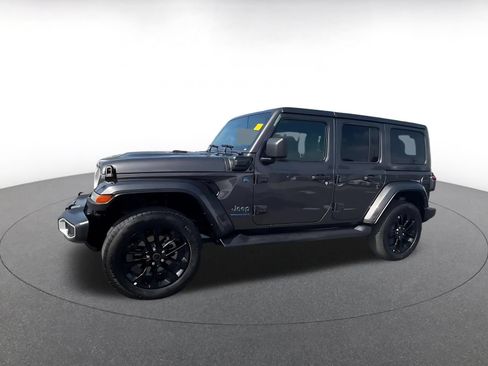 Used 2025 Jeep Wrangler Unlimited Sahara AWD/4WD image 7