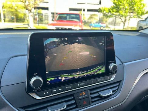 Used 2025 Nissan Altima 2.5 SR FWD image 33