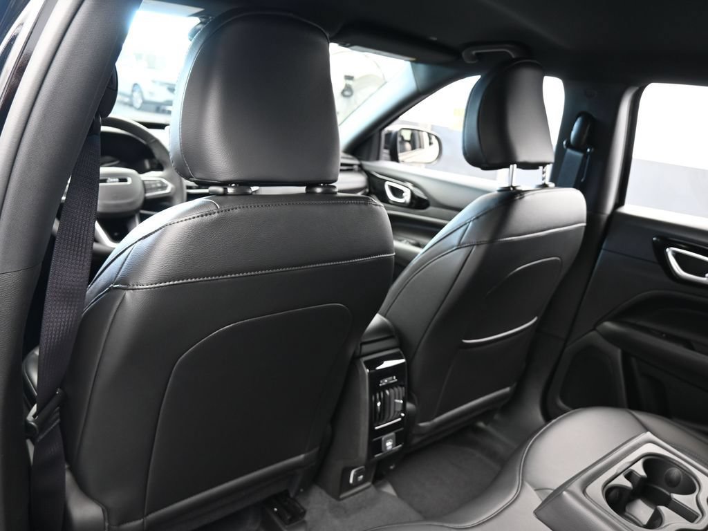 New 2026 Jeep Compass Latitude AWD/4WD image 32