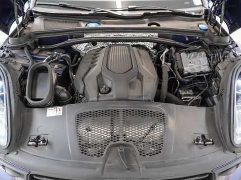 Certified 2024 Porsche Macan AWD/4WD image 31