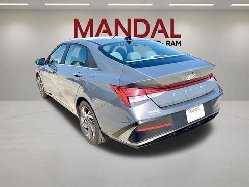 Used 2025 Hyundai Elantra SEL FWD image 7