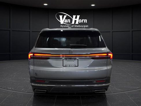 Used 2025 Buick Enclave Preferred w/ Power Package FWD image 6