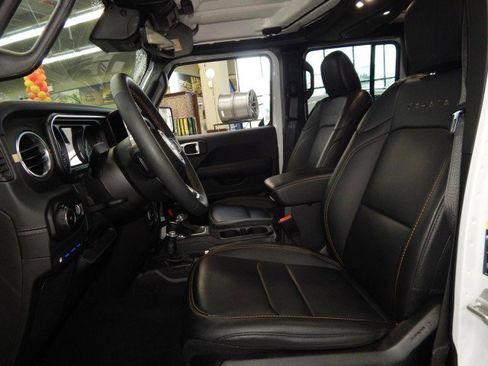 Used 2024 Jeep Wrangler Unlimited Sahara w/ Technology Group image 19