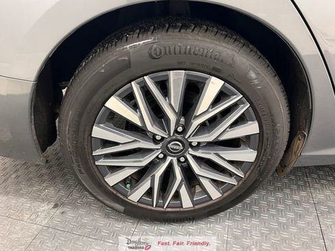 Used 2025 Nissan Altima 2.5 SV FWD image 15