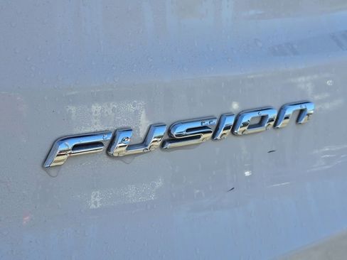 Used 2020 Ford Fusion SE image 9