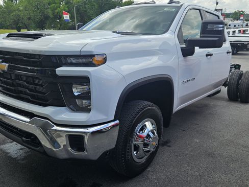 New 2026 Chevrolet Silverado 3500 W/T w/ WT Convenience Package AWD/4WD image 3
