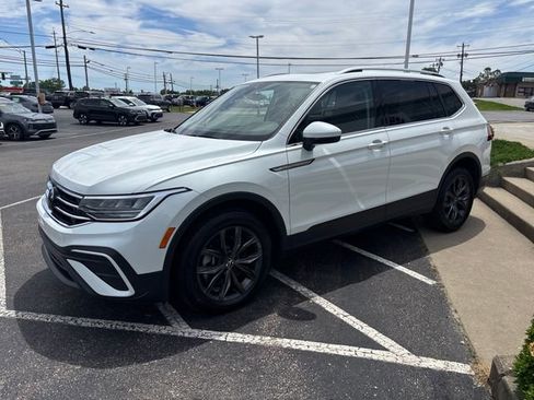 Certified 2023 Volkswagen Tiguan SE w/ Panoramic Sunroof Package FWD image 7